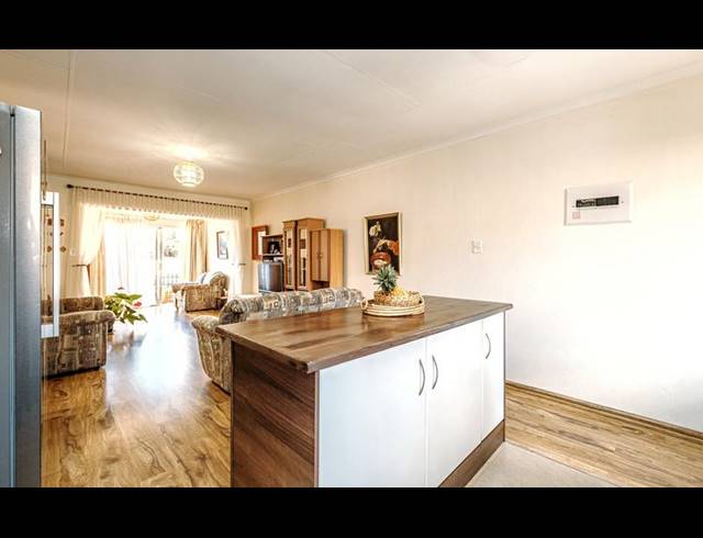 2 BEDROOM TOWNHOUSE FOR SALE IN ALLEN'S NEK